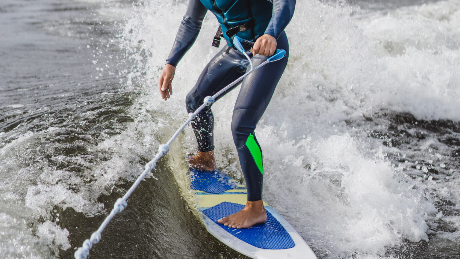Sports de glisse sur l'eau : comment choisir sa discipline et son équipement en France ?