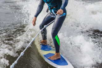Sports de glisse sur l'eau : comment choisir sa discipline et son équipement en France ?